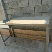 میز فلزی