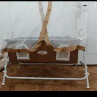 گهواره . تخت کنار مادر .