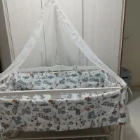 گهواره و تخت کنار مادر با رختخواب کاملا سالم|تخت و صندلی بچه|شهریار, شهریار|دیوار