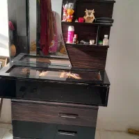 یک عدد ویترین تمیز وشیک به همراه سرویس خواب|تخت و سرویس خواب|فولادشهر, فولادشهر|دیوار