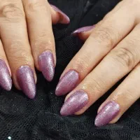 کاشت ناخن. با تخفیف