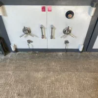 گاو صندوق زیر ویترینی