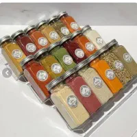 شیشه ادویه مک‌کارتی و استند نظم‌دهنده