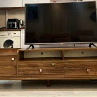 تلویزیون ال جی به همراه میزتلویزیون در حدنو