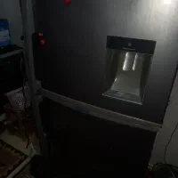 یخچال آرمش ۲۴ فوت بالا یخچال پایین فریز در حد نو