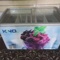 قفسه مغازه و یخچال خوابیده