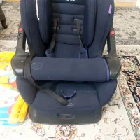 صندلی ماشین کودک در حد نو به علت کم‌جایی