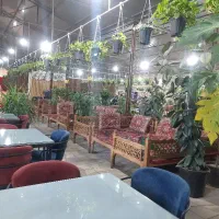 کار در رستوران سالن کار و وسط کار اشپزخانه، ظرفشور