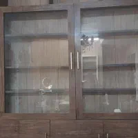 دو عدد  دکور دیواری با درهای شیشه ای شیک