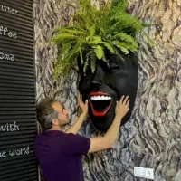 گلدان رخ دیواری