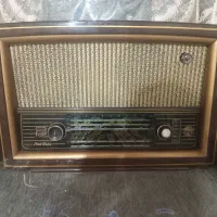 رادیو ن قدیمی مال پدر بزرگم  نزدیک  ۷۰ سال که داره