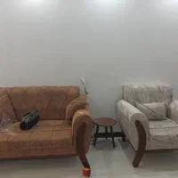 یک دست مبل هفت نفره با جلو مبلی و عسلی هاش