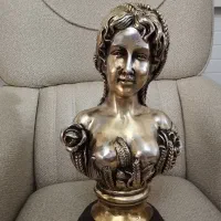 مجسمه آب طلا