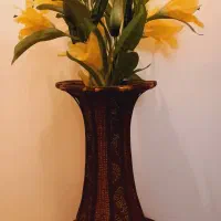 گل وگلدان قدیمی
