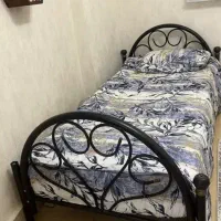 فروش موکت پالاز در حد نو ویک عدد تخت فلزی سالم