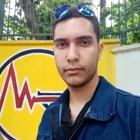 برقکار ساختمان و صنعت هستم.