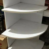 یک طبقه همراه دو عدد میز