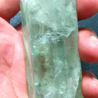 سنگ زمرد 200 گرم بسیار شفاف سنگین. 10 هزار تومان