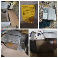 مرغ خرد کن . ترازو . میز . سینک ظرفشویی