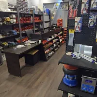 استخدام فروشنده ابزار هنرمندان