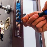 باز کردن درب منازل و خودرو کلیدسازی