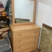 کمد‌ کرم رنگ آیینه دار