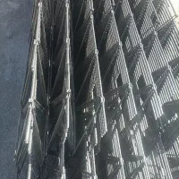 کارگر بلوک زن و تیرچه