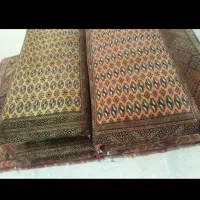 یک جفت پشتی قرمز لاکی