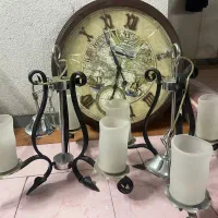 دوعدد لوستر و یک ساعت دیواری