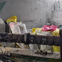 کارگر برای کندور گرانول وارد به کار