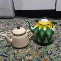 یک عدد قوری و کتری لعابی