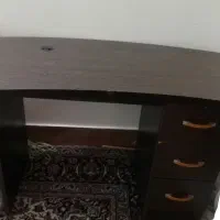 میز تحریر و کامپیوتر