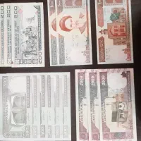 تعدادی اسکناس و سکه