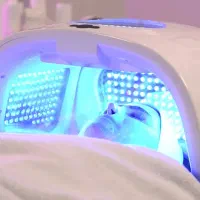 سالن فشیال و پاک سازی پوست ماه اسپا