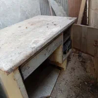 میز فلزی قدیمی