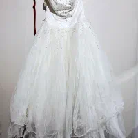 لباس عروس دکلته|لباس|اندیشه, اندیشه فاز ۳|دیوار