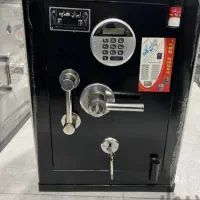 گاوصندوق ۱۴۰‌ کیلویی