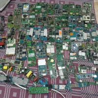 تعدادی برد موبایل قطعات موبایل به فروش می رسد