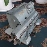 ماشین حساب مکانیکی (هندلی) کلکسیونی ۱۰۰ ساله|کلکسیون اشیاء عتیقه|تهران, بوستان چیتگر|دیوار