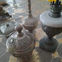 چند قلم چراغ نفتی و گلاب پاش و جا نقل