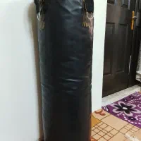 کیسه بوکس،دستکش و شلوارک همشون نو استفاده نشده