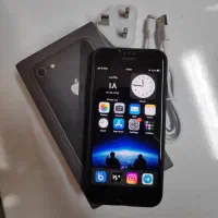گوشی IPhone 8 با لوازم