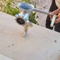 چرخ گوشت دستی و چرخ رنده دستی