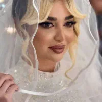 وسایل میکاپ و صندلی