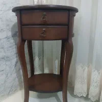میز تلفن و کنار سالنی