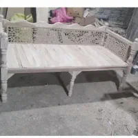 تخت سنتی با چوب چنار
