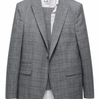 یک دست کت شلوار ترتمیز در حد