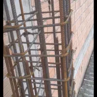 آرموتور بندی و کلاف روی دیوار چمستان