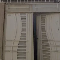 فروش درب حیاط ماشین رو در حد نو-درب پذیرایی