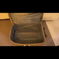 چمدان بزرگ|کیف، کفش، کمربند|پرند, فاز ۶|دیوار